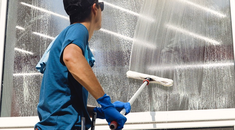 professional glass cleaning 3